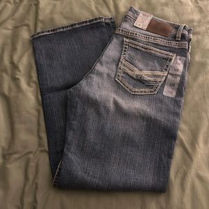 Buckle BKE Tyler Bootleg Jeans. Relaxed Fit, 33R, Mid Rise, 20” Leg Opening